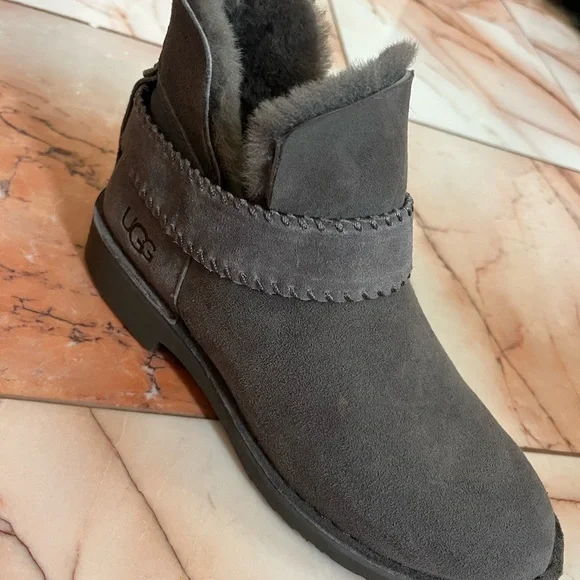 UGG Charcoal Suede Winter Boots - Picture 1 of 7